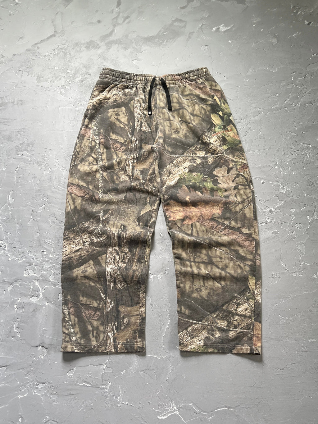 2000s Baggy Mossy Oak Camo Sweatpants [28-40 x 30]