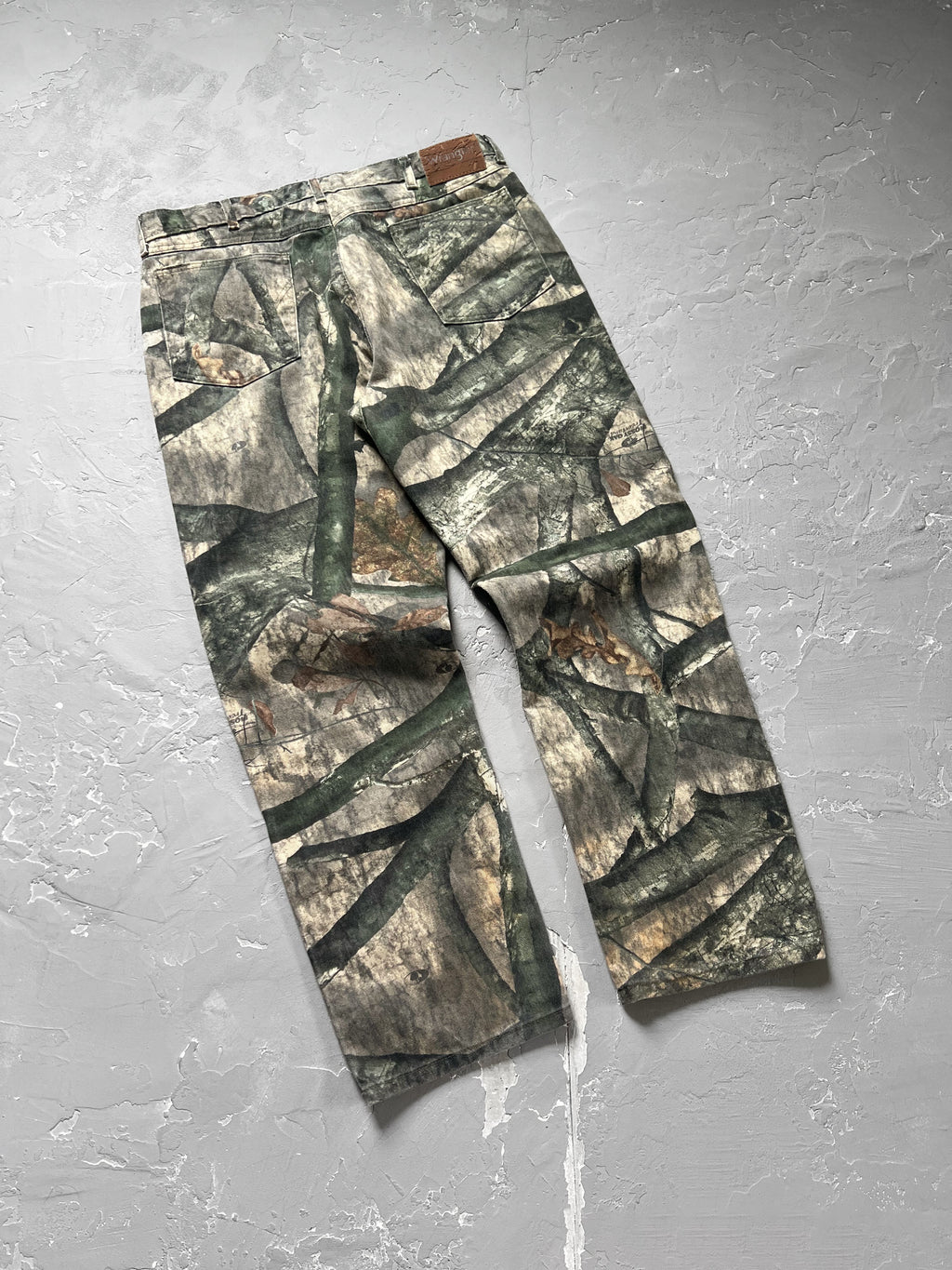 2000s Wrangler Mossy Oak Camo Carpenter Pants [36 x 30]