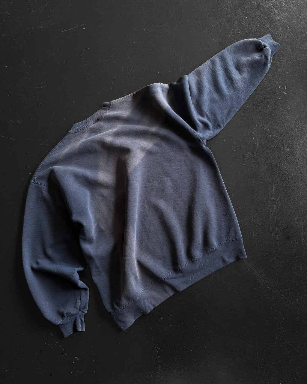 1990S RUSSELL SUN FADED BOXY NAVY SWEATSHIRT