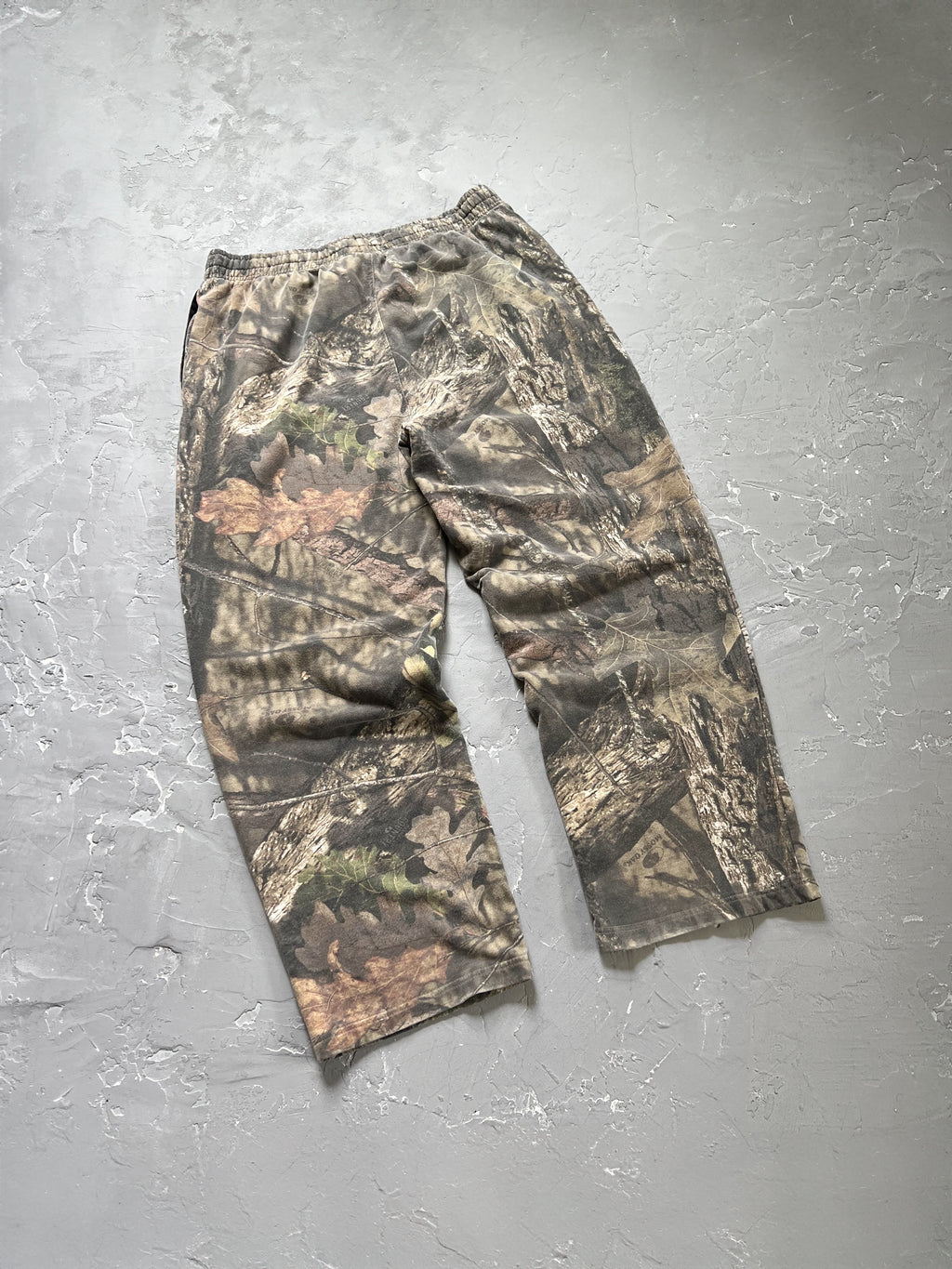 2000s Baggy Mossy Oak Camo Sweatpants [28-40 x 30]
