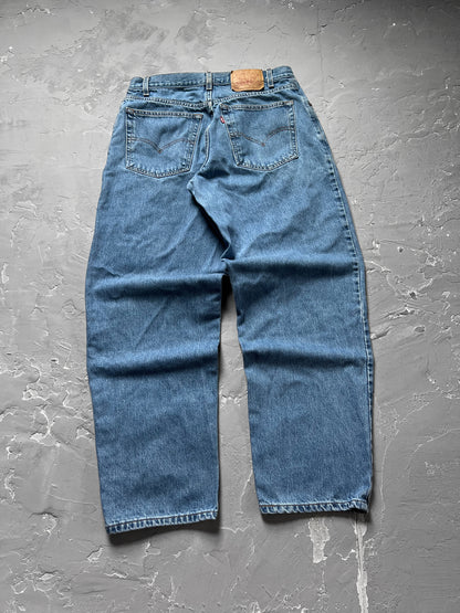 1990s Light Wash Baggy Levi’s 570 [33 x 32]