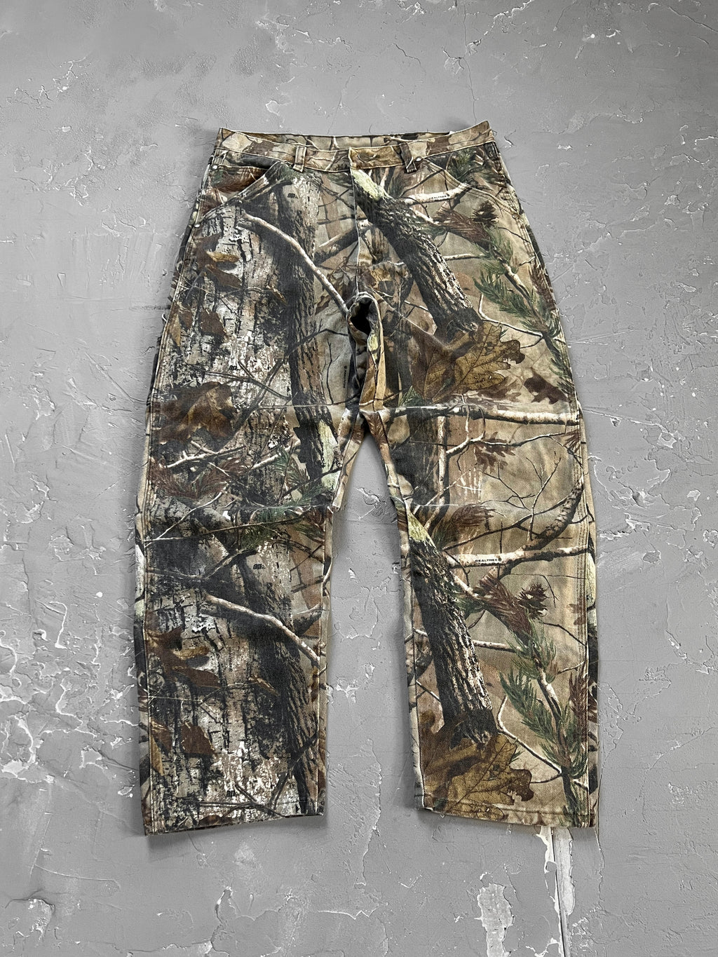 2000s Wrangler Realtree Camouflage Carpenter Pants [33 x 30]