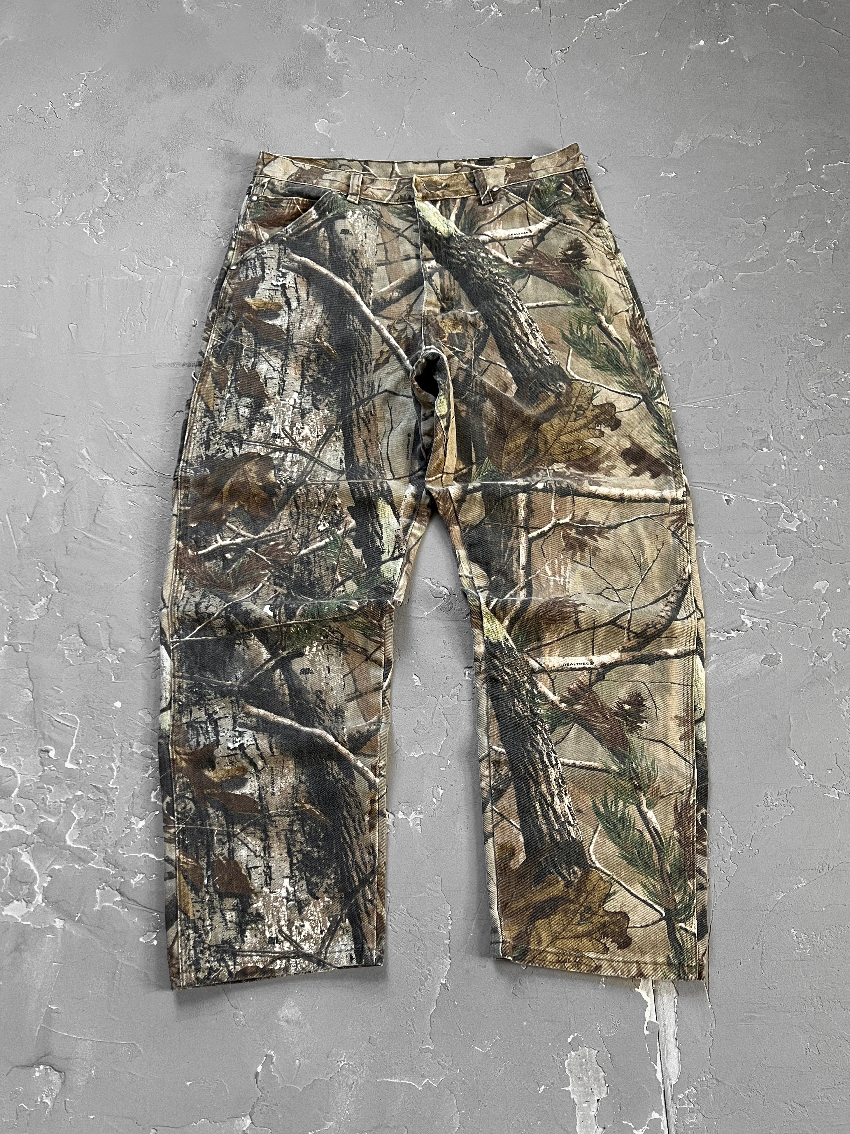 2000s Wrangler Realtree Camouflage Carpenter Pants [33 x 30]