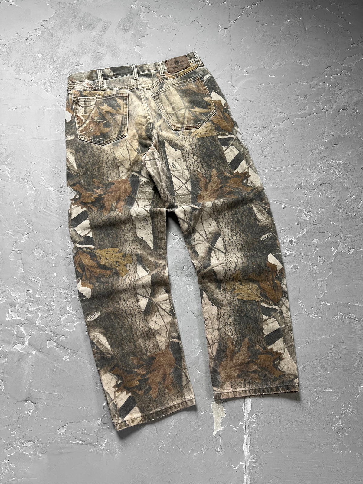 2000s Wrangler Realtree Camo Carpenter Pants [34 x 32]