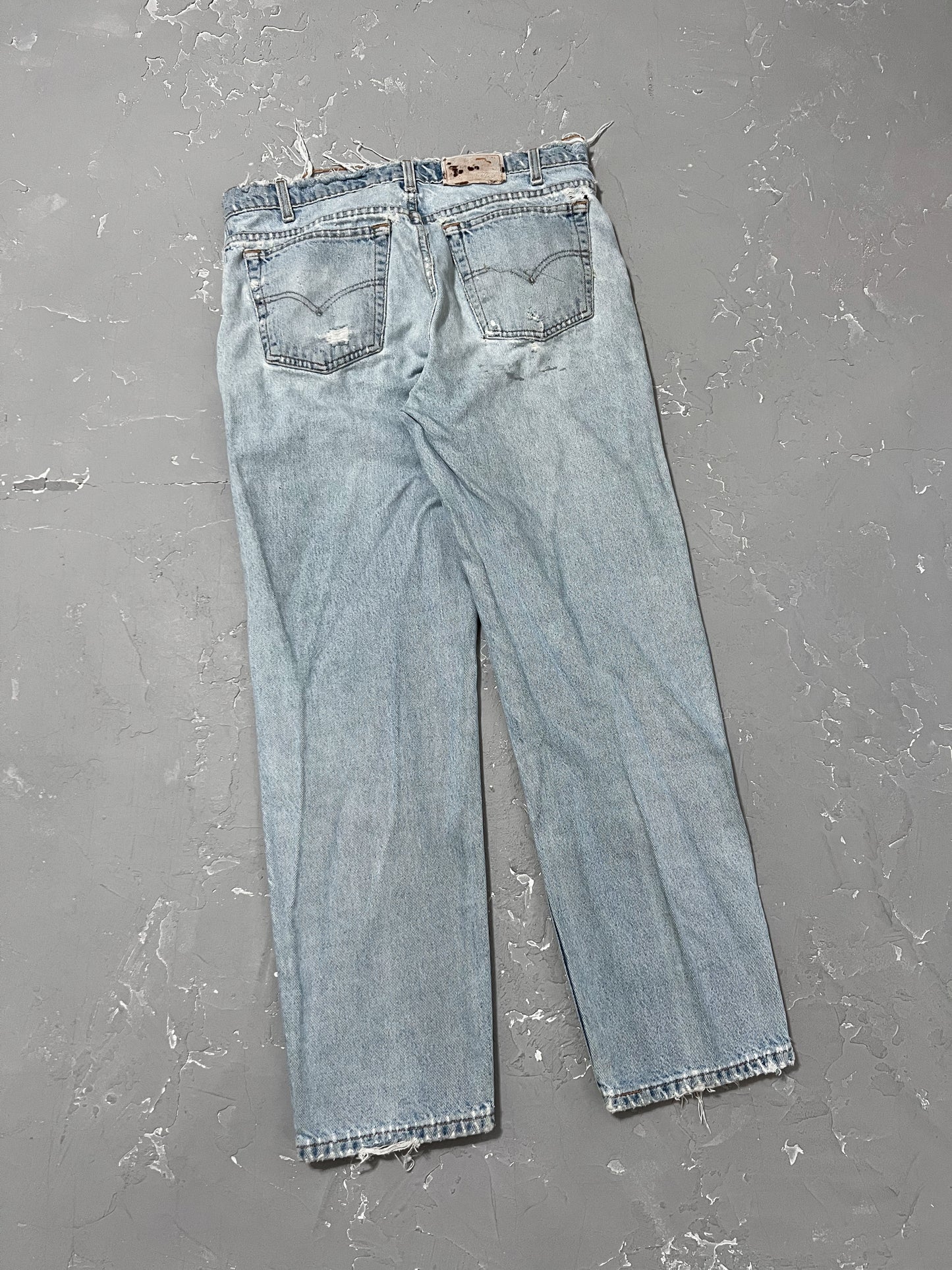 1990s Distressed Levi’s 540 [34 x 30]