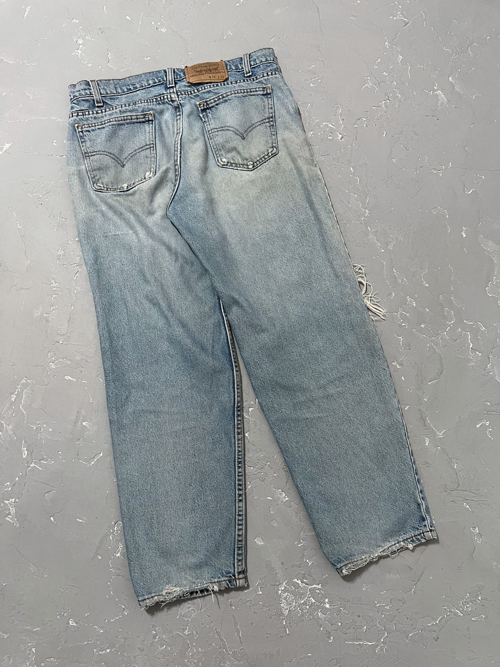 1990s Distressed Levi’s 550 White Tabs [33 x 30]