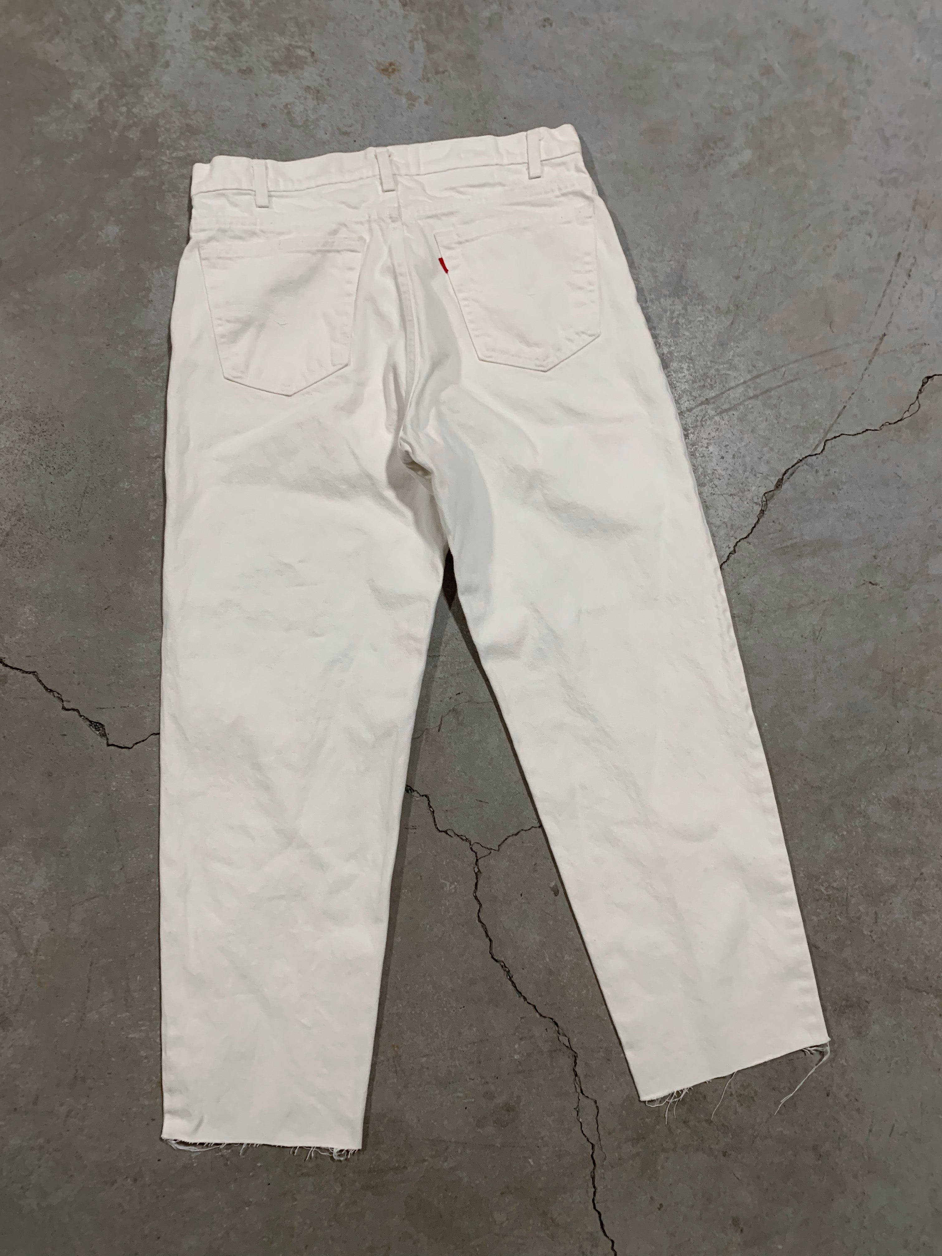 1990s White Levi’s 550 [34 x 29]